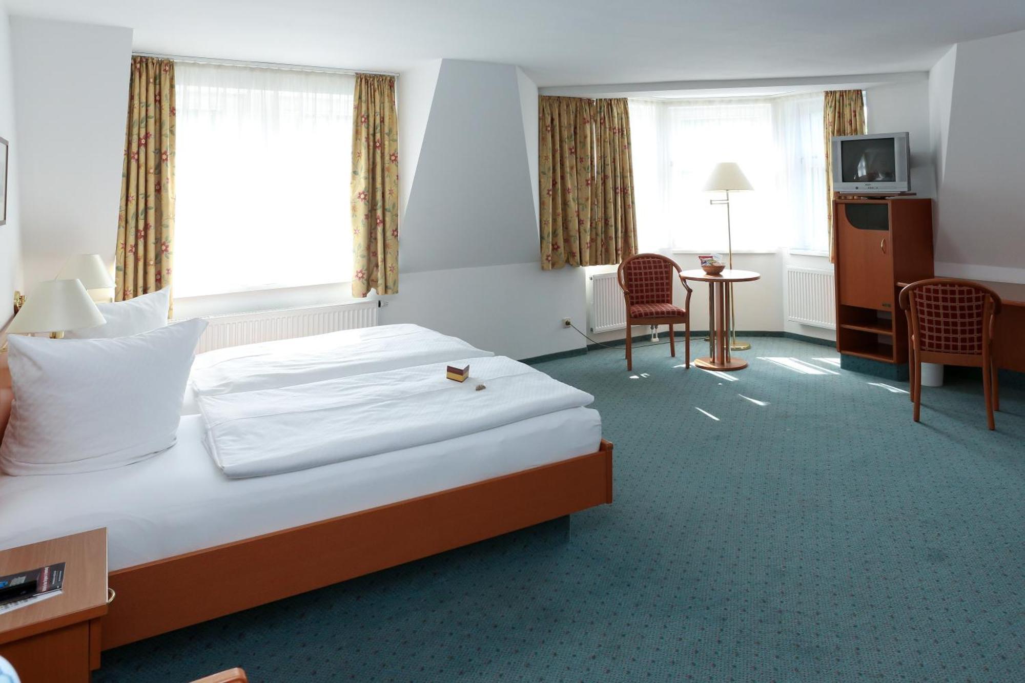 Hotel Kaiserhof Радеберг Номер фото