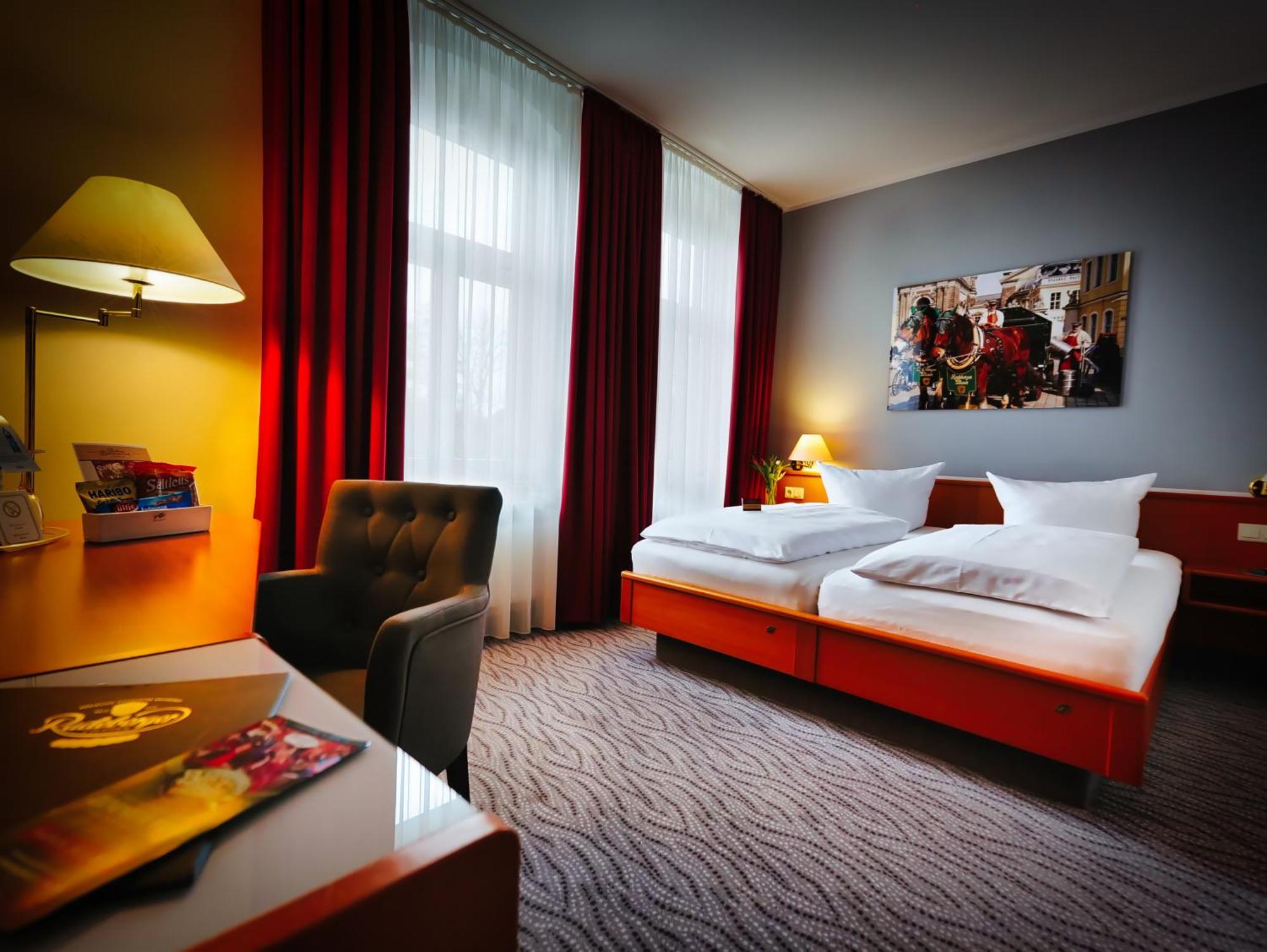 Hotel Kaiserhof Радеберг Экстерьер фото