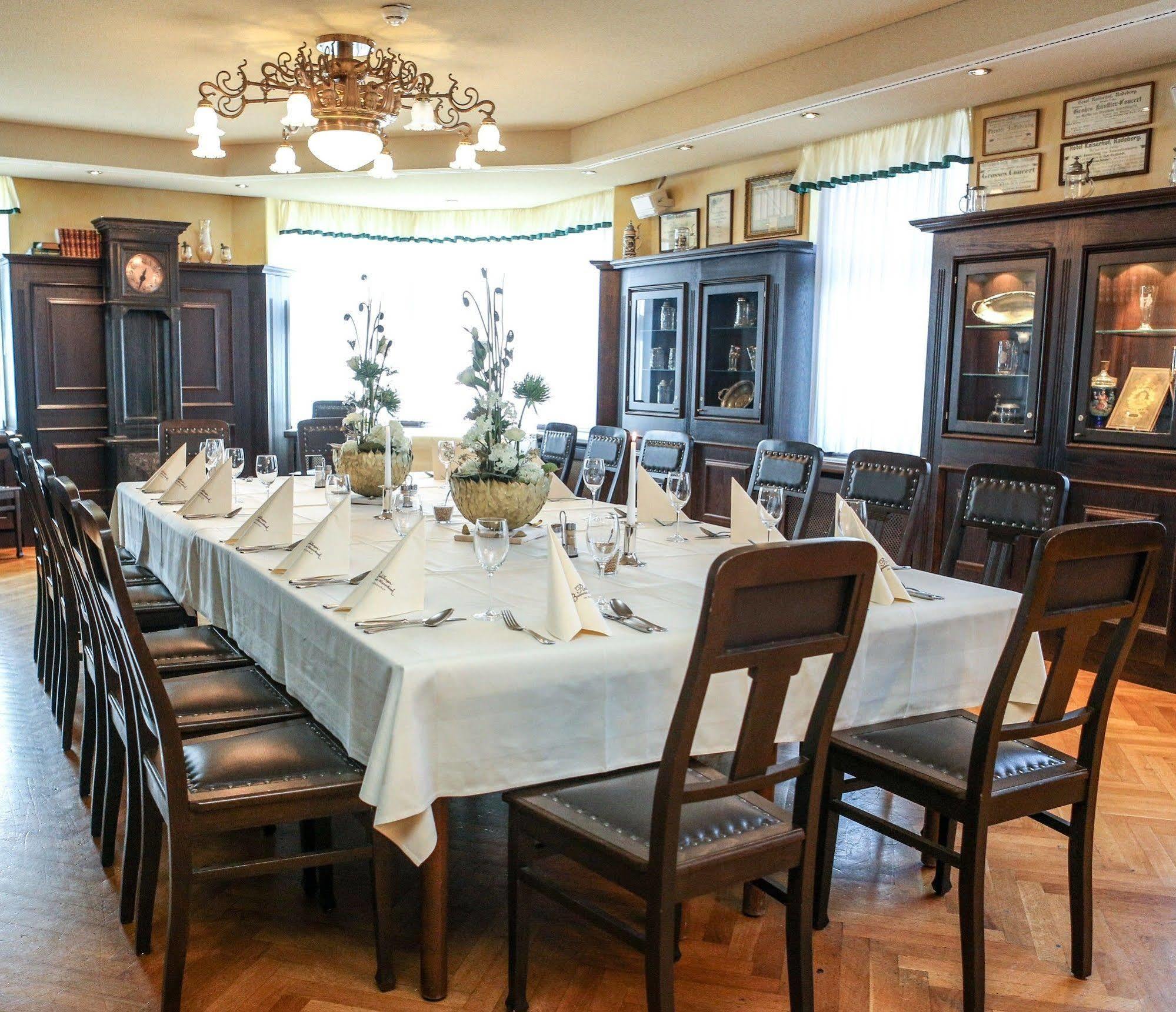 Hotel Kaiserhof Радеберг Экстерьер фото